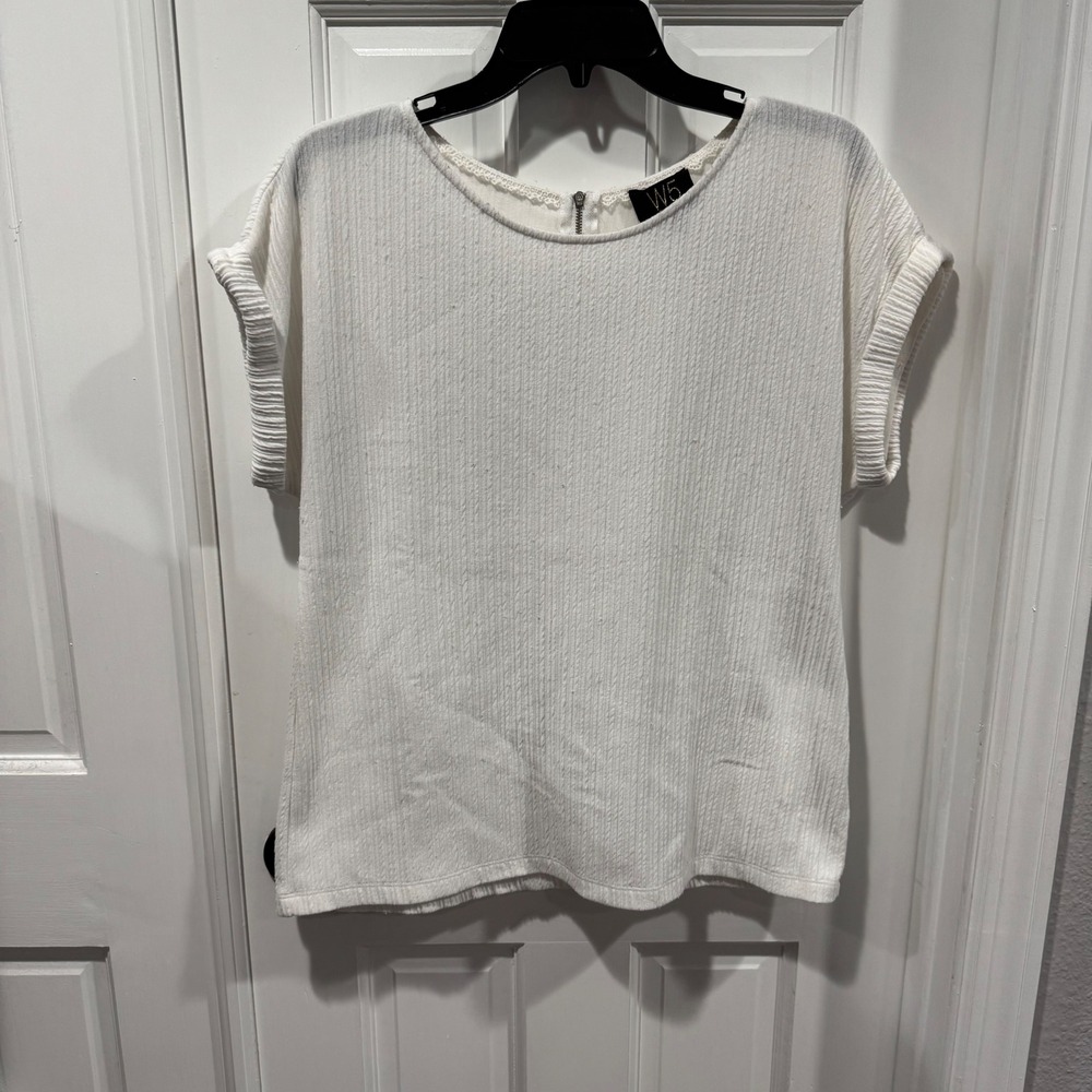 W5 White Textured Short Sleeve Top - Size Medium‎